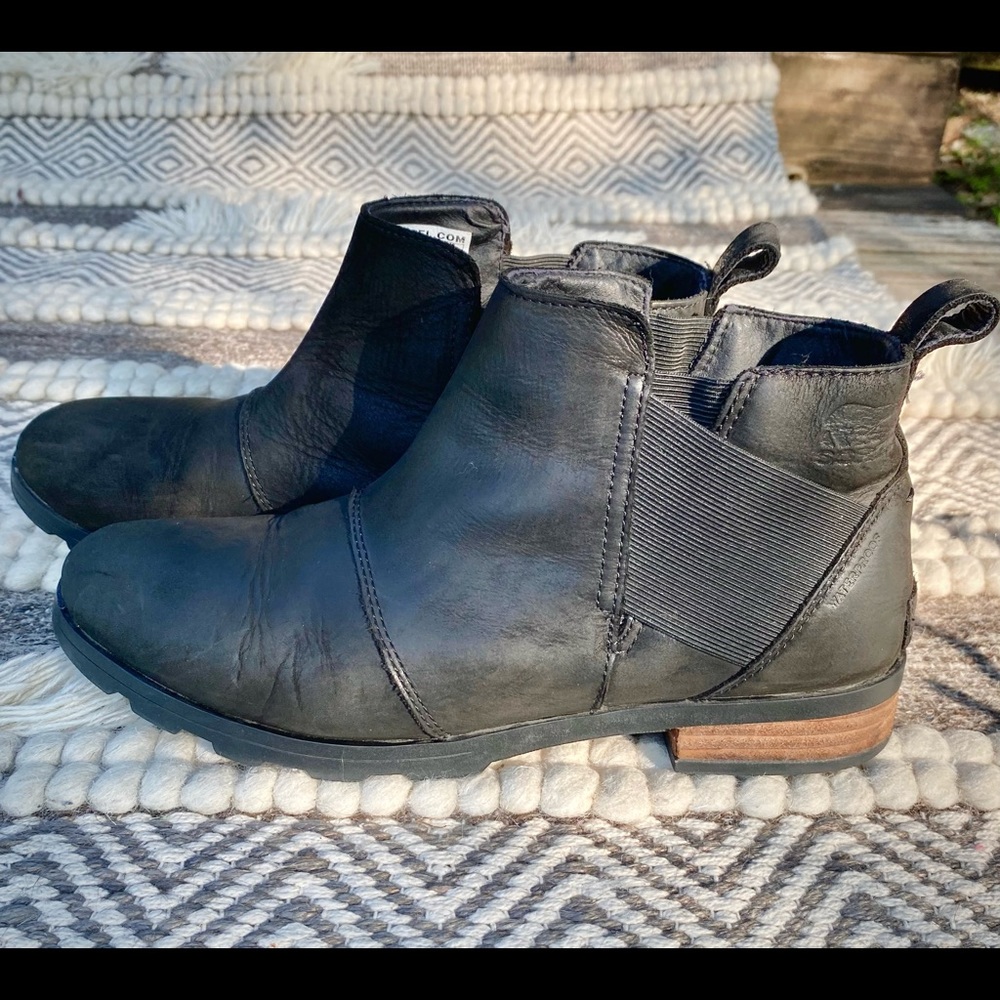 Sorel Emelie Chelsea Ankle Boot. Women’s US Size 10